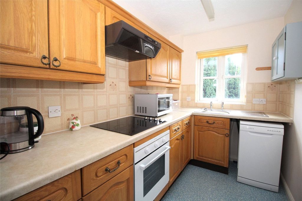 Property photo 3 of 17 Kitchen