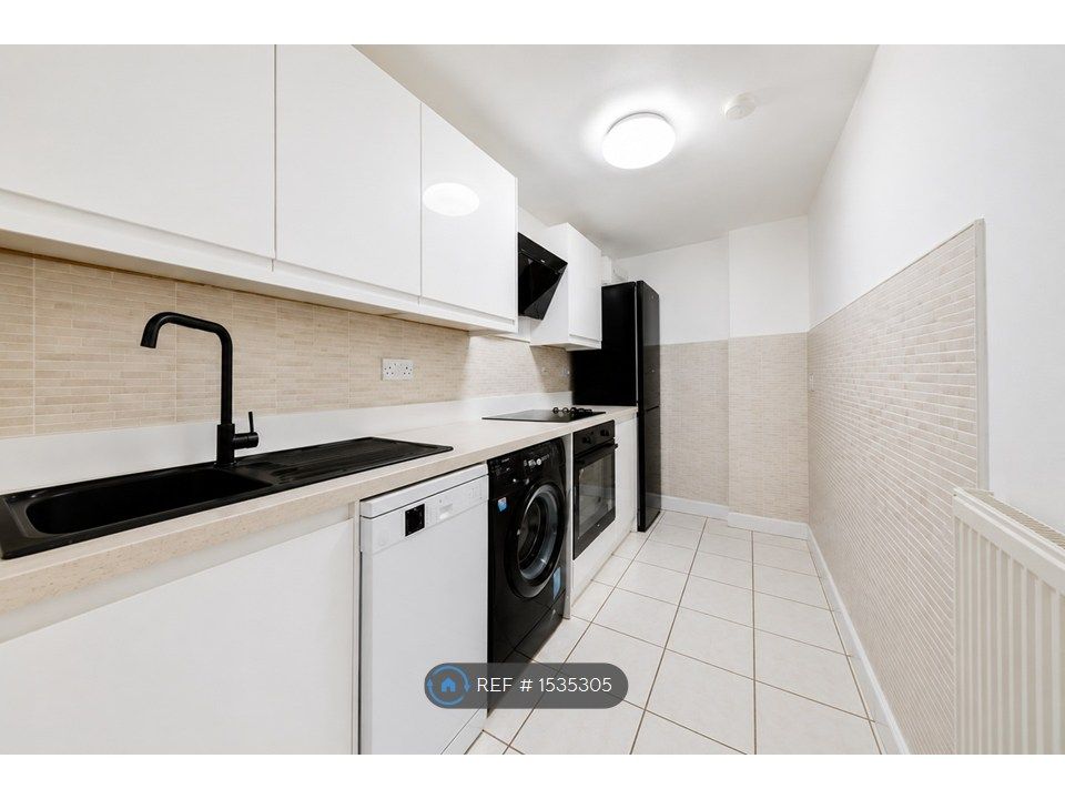 Property photo 2 of 9 Kitchen