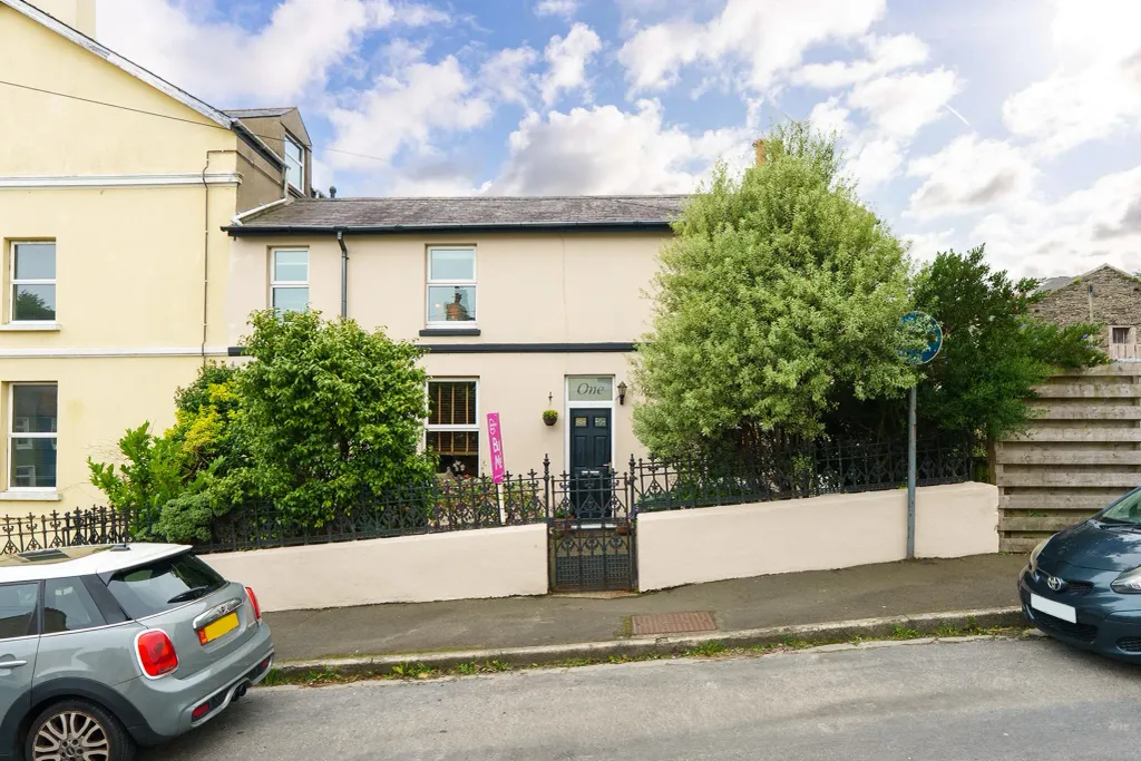 Property photo 1 of 20