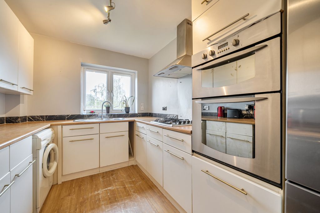 Property photo 3 of 18 1433353-11-69cd12...