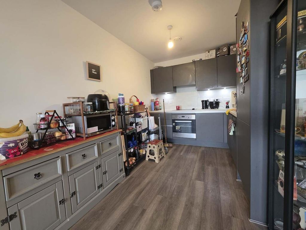 Property photo 2 of 8 Kitchen