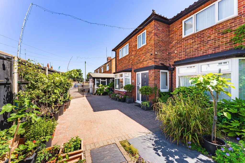 Property photo 1 of 31
