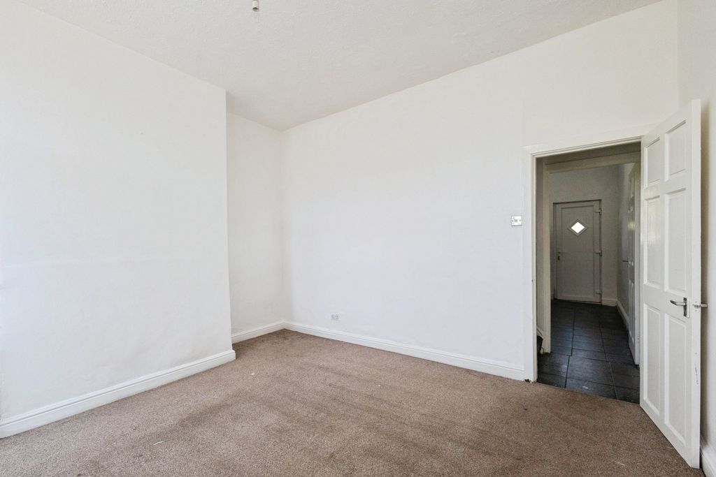 Property photo 3 of 16 Pbox-Img.Jpg