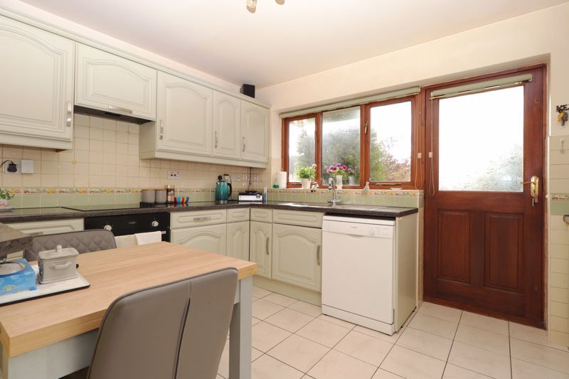 Property photo 3 of 32 Breakfast Kitchen