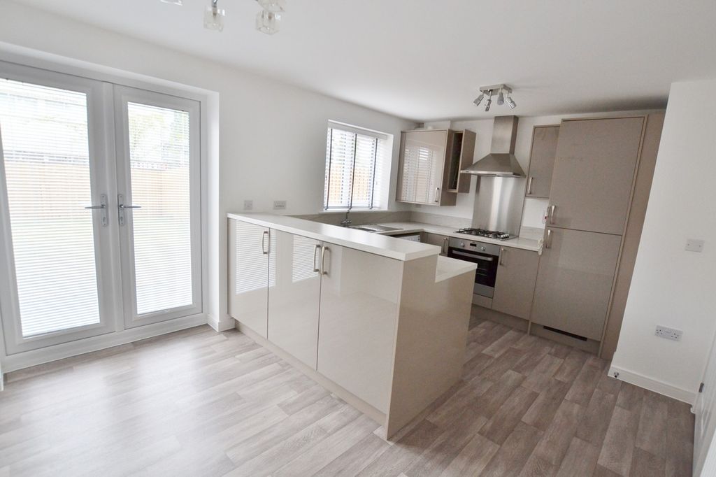 Property photo 2 of 10 Kitchen Diner