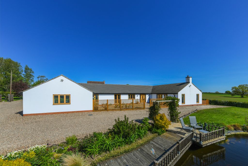 Property photo 2 of 43