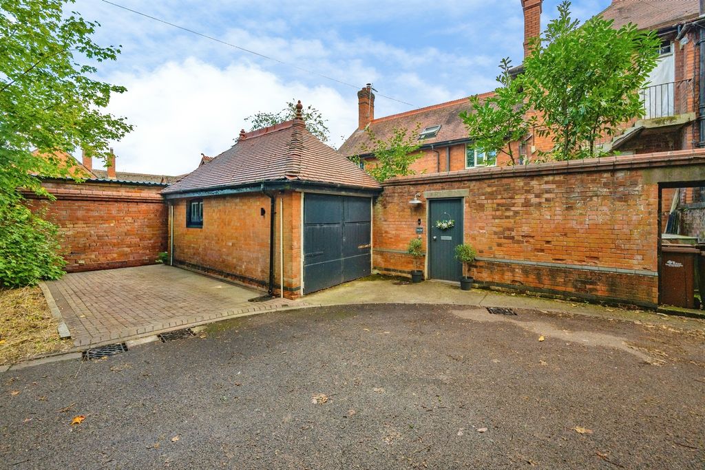 Property photo 3 of 16