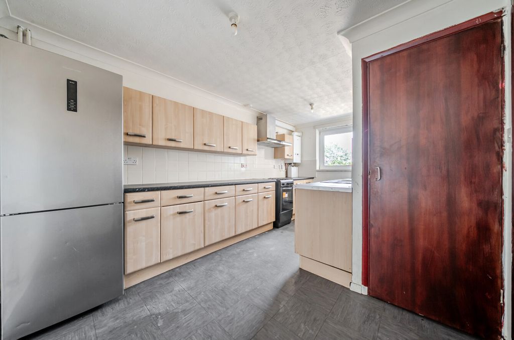 Property photo 2 of 12 1480508-3-6A3E7B5...