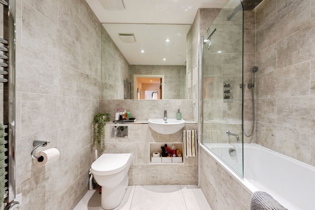 Property photo 3 of 17 Golden27Of35 2