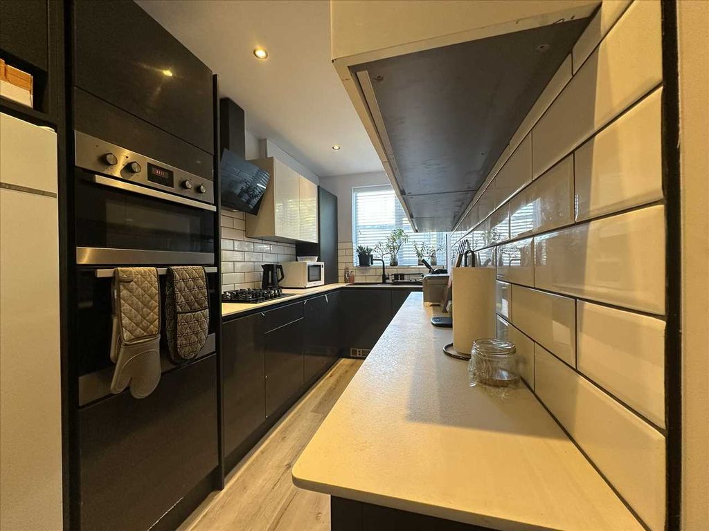 Property photo 1 of 17 Main Picture