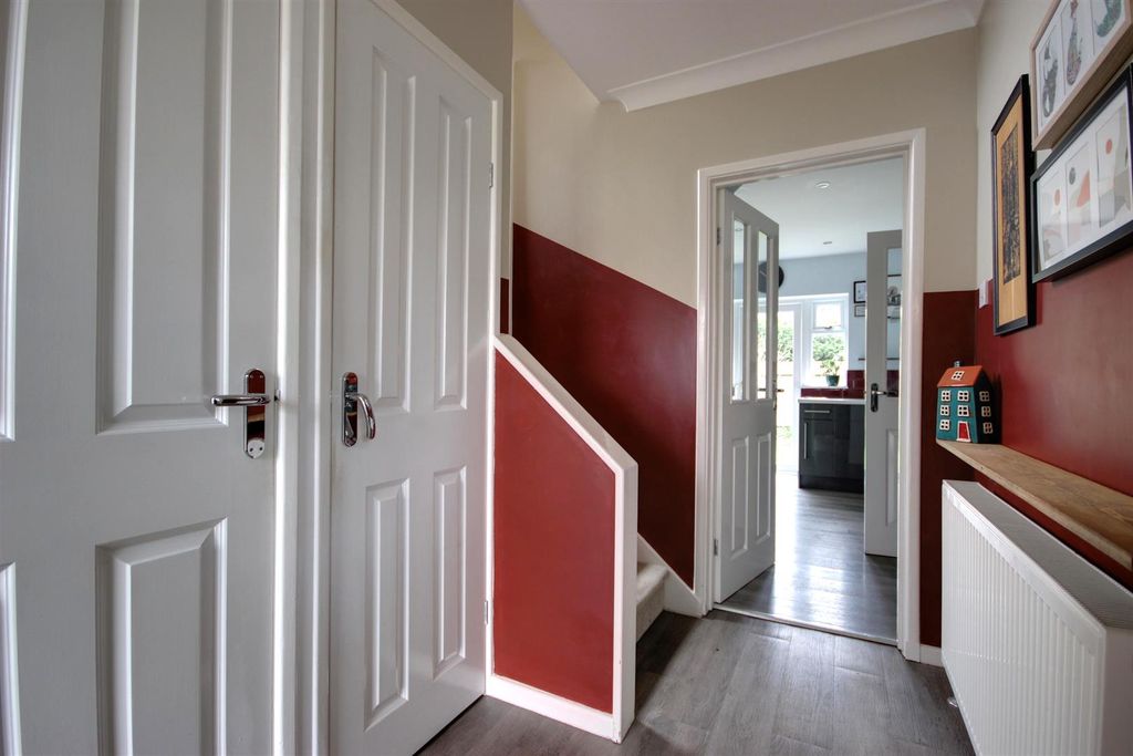 Property photo 2 of 25