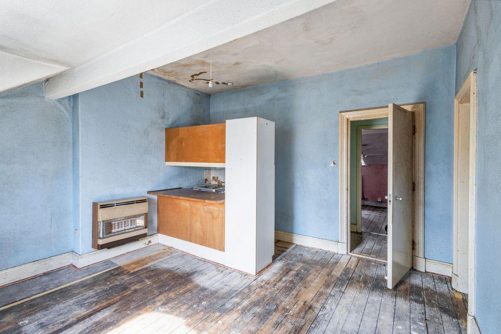 Property photo 2 of 12 Flat 7, Fairfield Mews, 85, East Parade, Harrogate, North Yorkshire, Hg1 5Lp