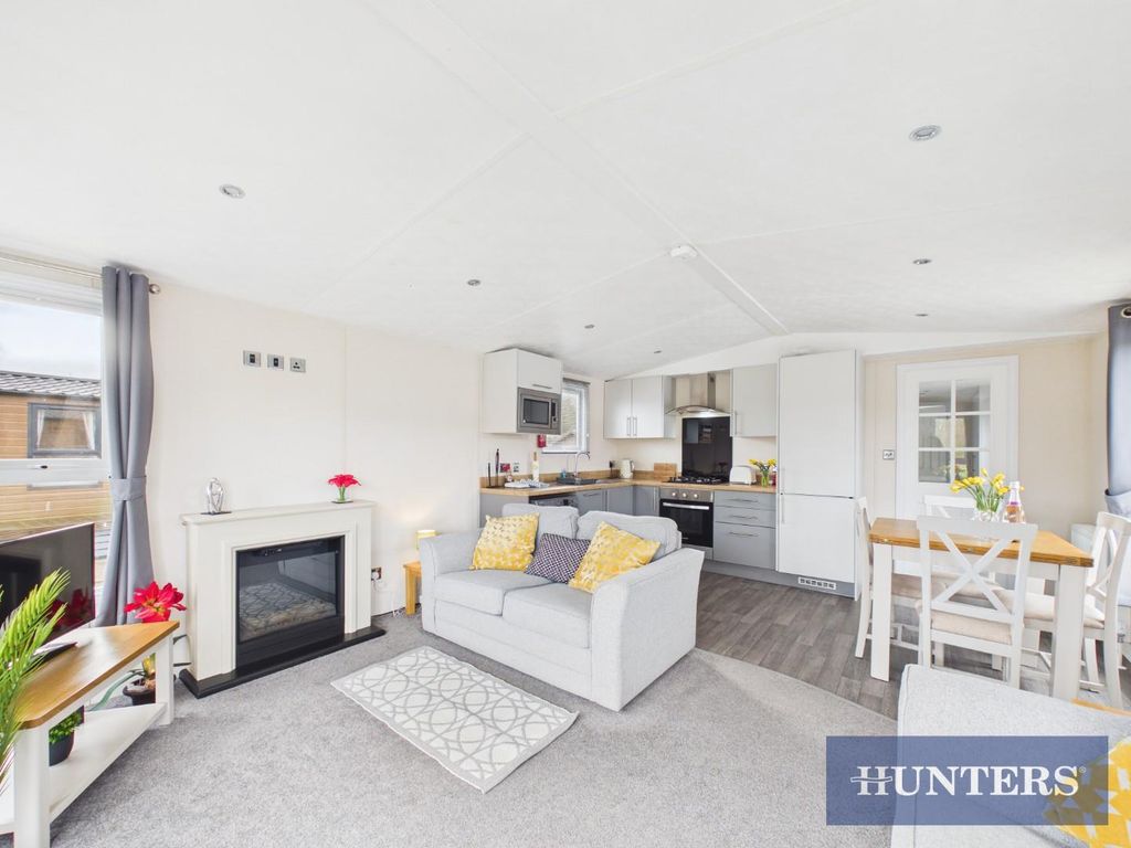 Property photo 2 of 12 Cam02804G0-Pr0460-Still018.Jpg