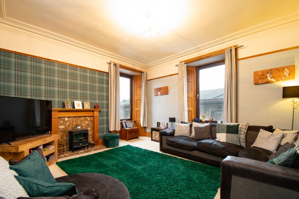 Property photo 1 of 19 Lounge