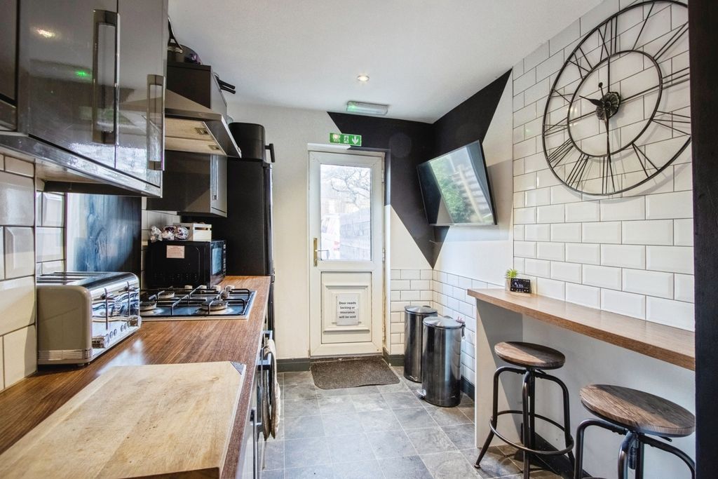 Property photo 3 of 25 Pbox-Img.Jpg