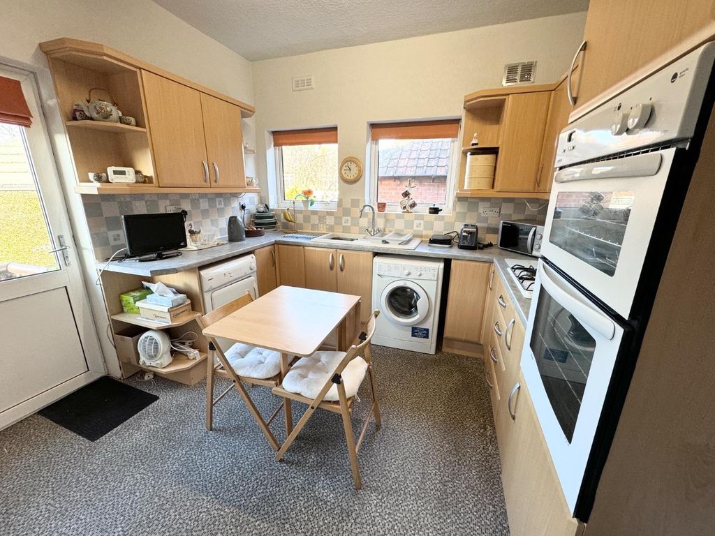 Property photo 3 of 20 Kitchen