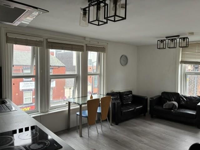 Property photo 2 of 6 Flat
