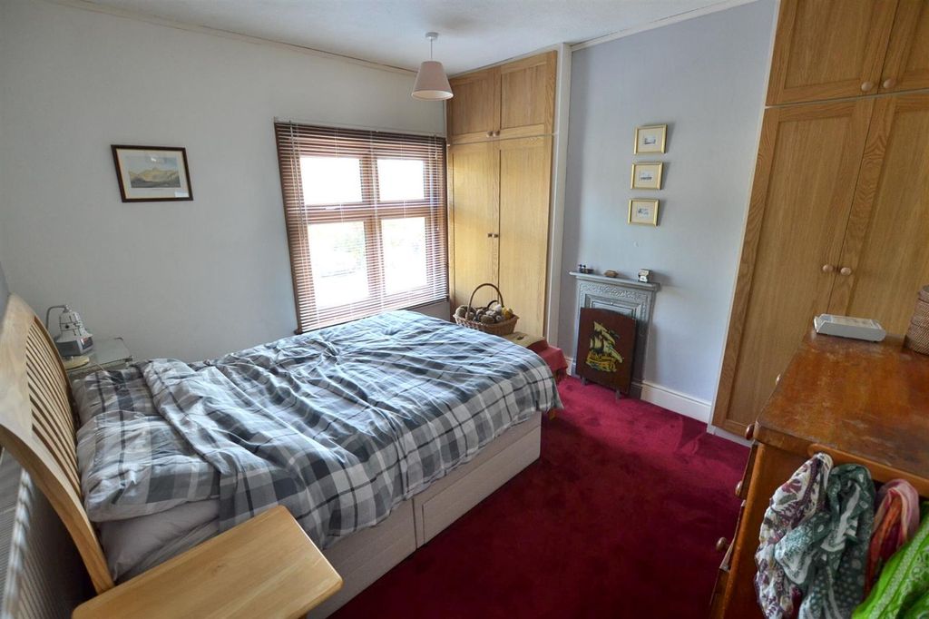 Property photo 3 of 25 Bedroom One