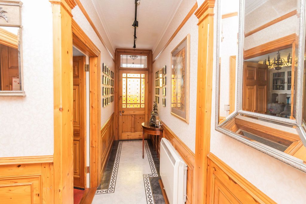 Property photo 2 of 37