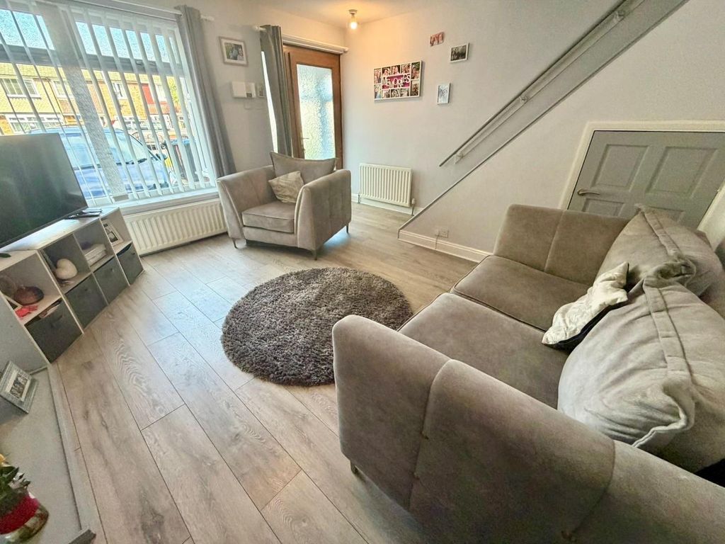 Property photo 2 of 12 Lounge