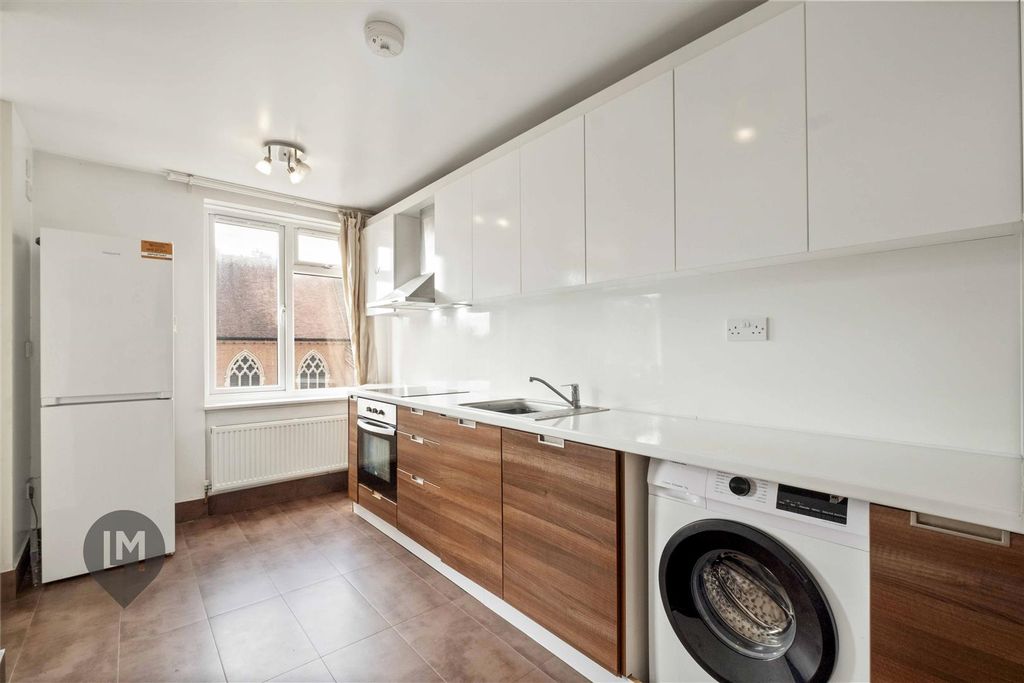 Property photo 2 of 9 Kitchen