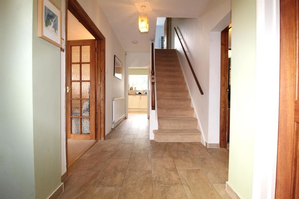 Property photo 2 of 25