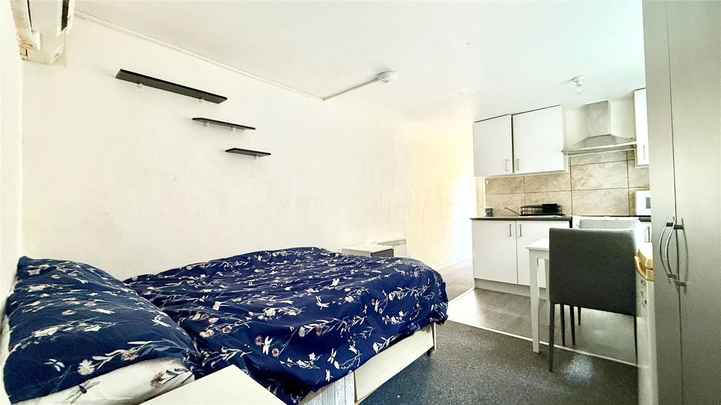 Property photo 1 of 3 Picture No. 06