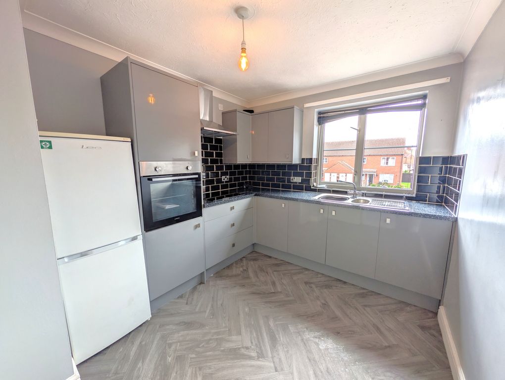Property photo 2 of 6 Kitchen