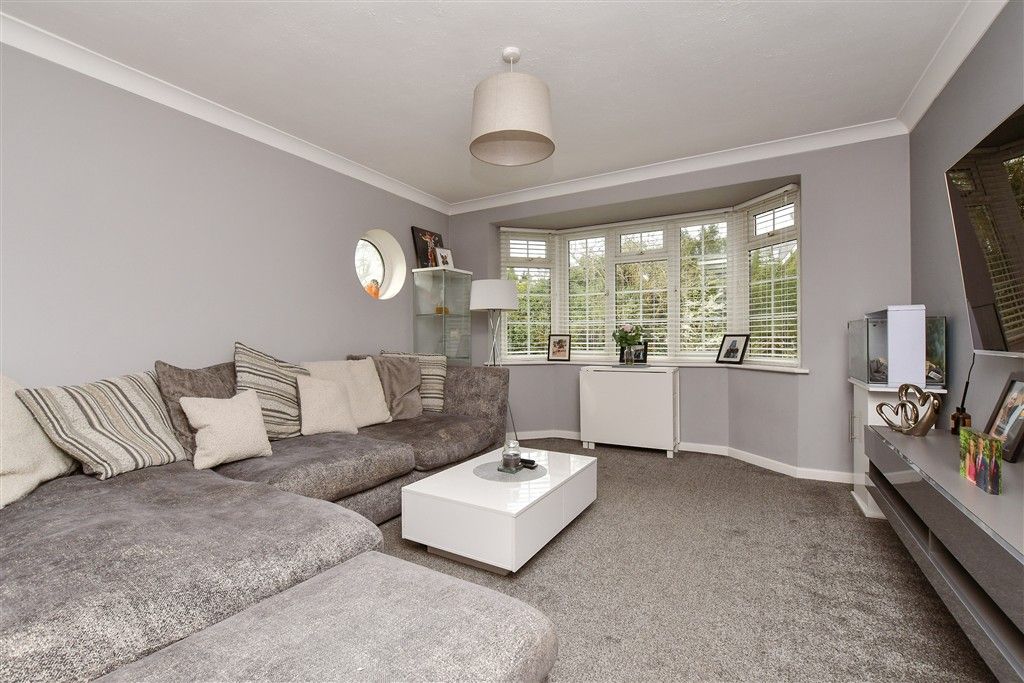 Property photo 3 of 17 Lounge