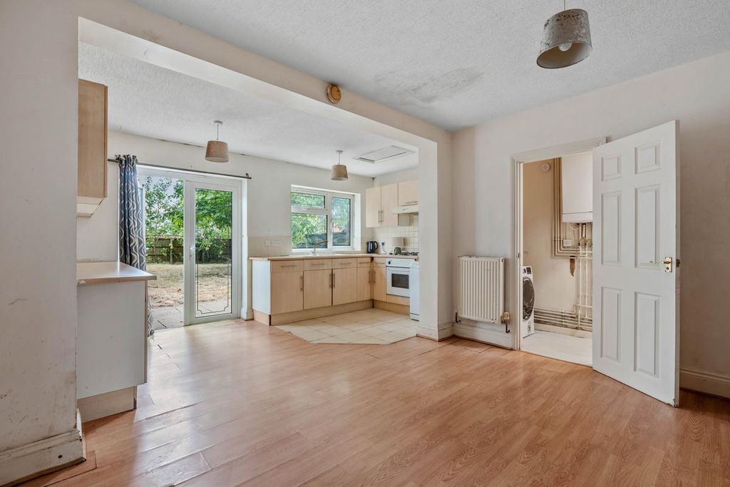 Property photo 3 of 25