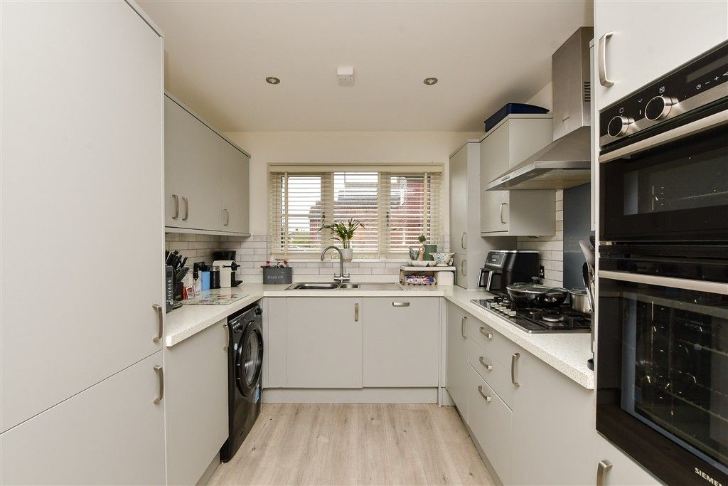 Property photo 3 of 16 Kitchen/Diner