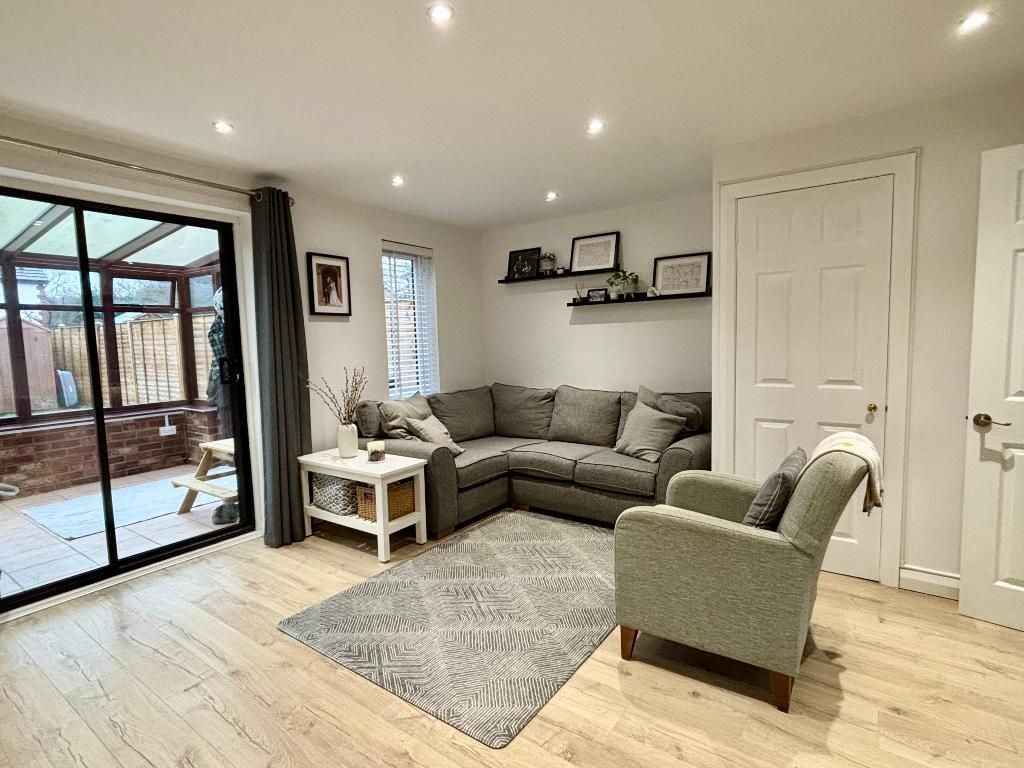 Property photo 3 of 14 Lounge