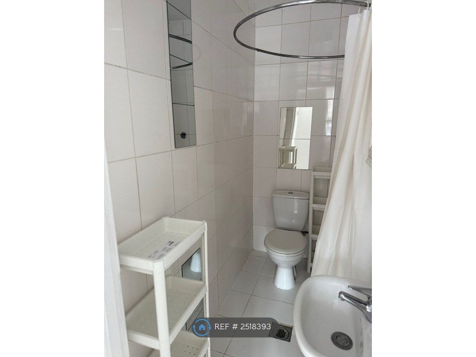 Property photo 2 of 25