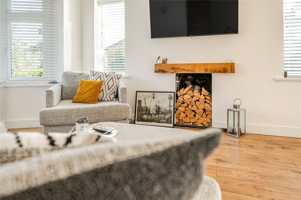 Property photo 2 of 22 Picture No. 23