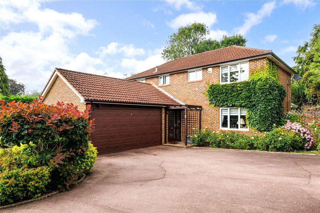 Property photo 1 of 21 Fairford Close