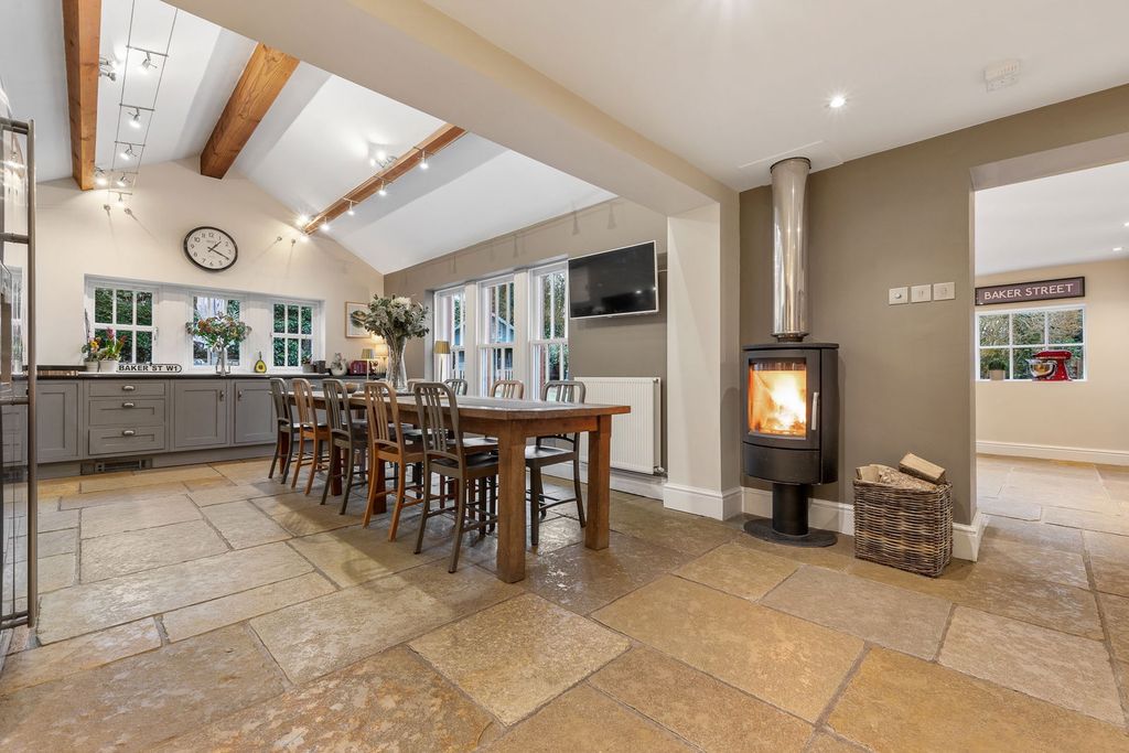 Property photo 2 of 71