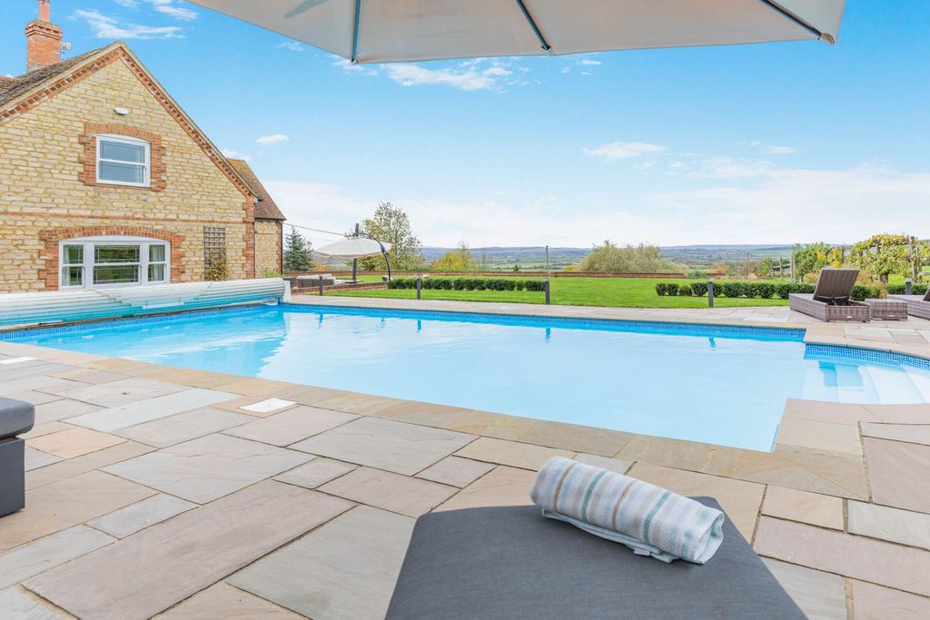 Property photo 3 of 44