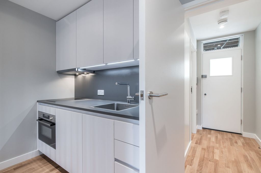 Property photo 1 of 10 Bedroom