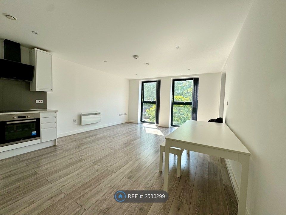 Property photo 2 of 9 Versatile Living With Natural Light