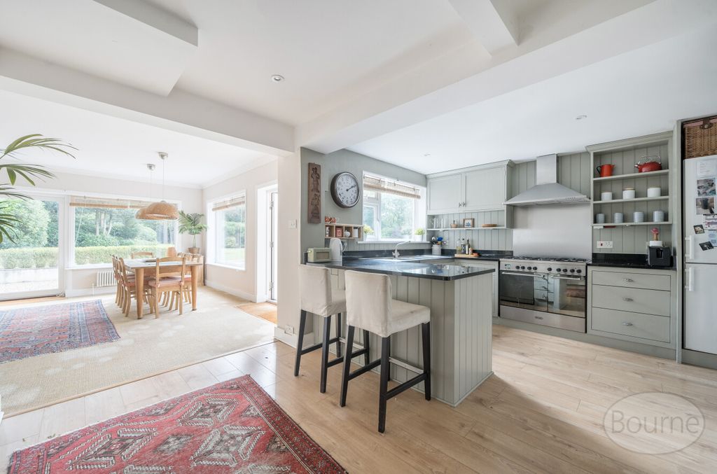 Property photo 3 of 28 02Eba9F1-8d0d-4ee...