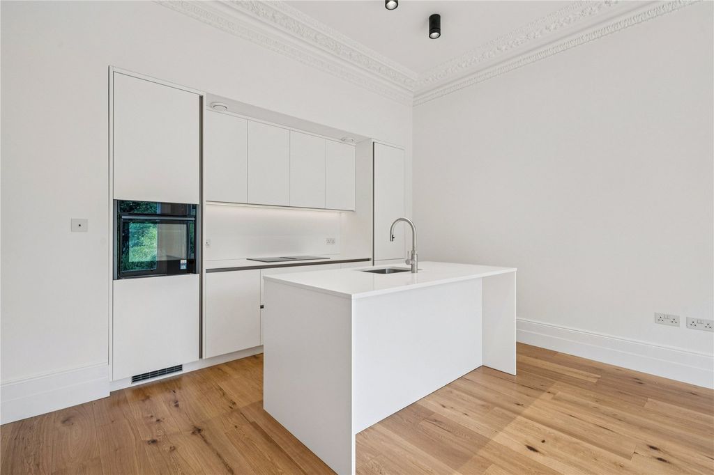 Property photo 3 of 14 Kitchen
