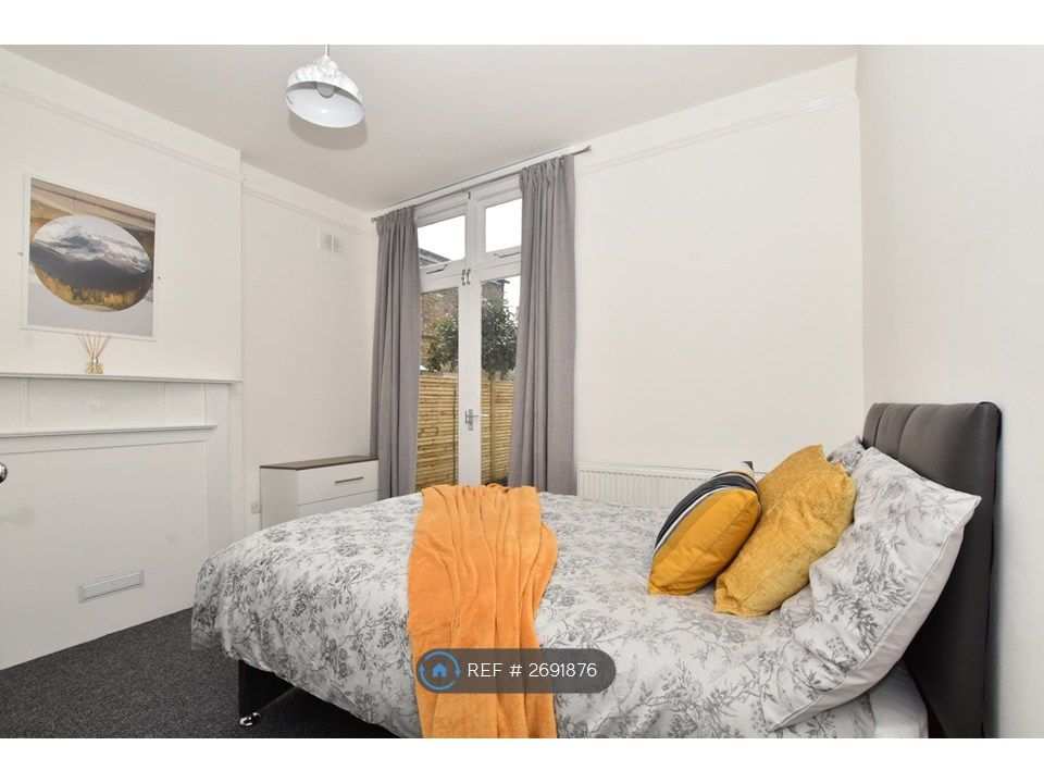 Property photo 1 of 10 Bedroom 2