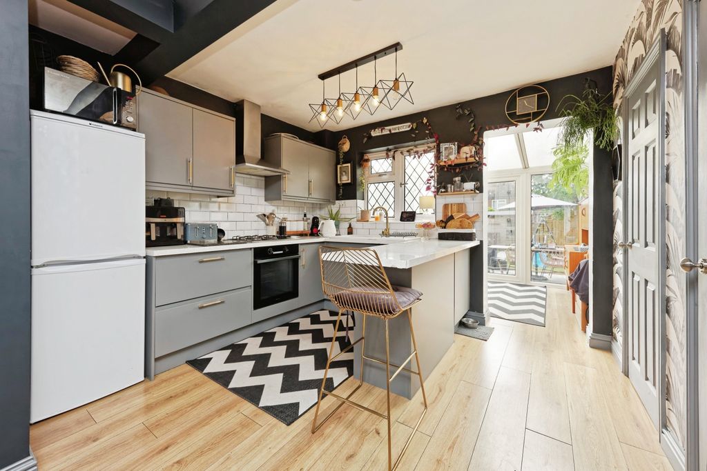 Property photo 2 of 19 Kitchen