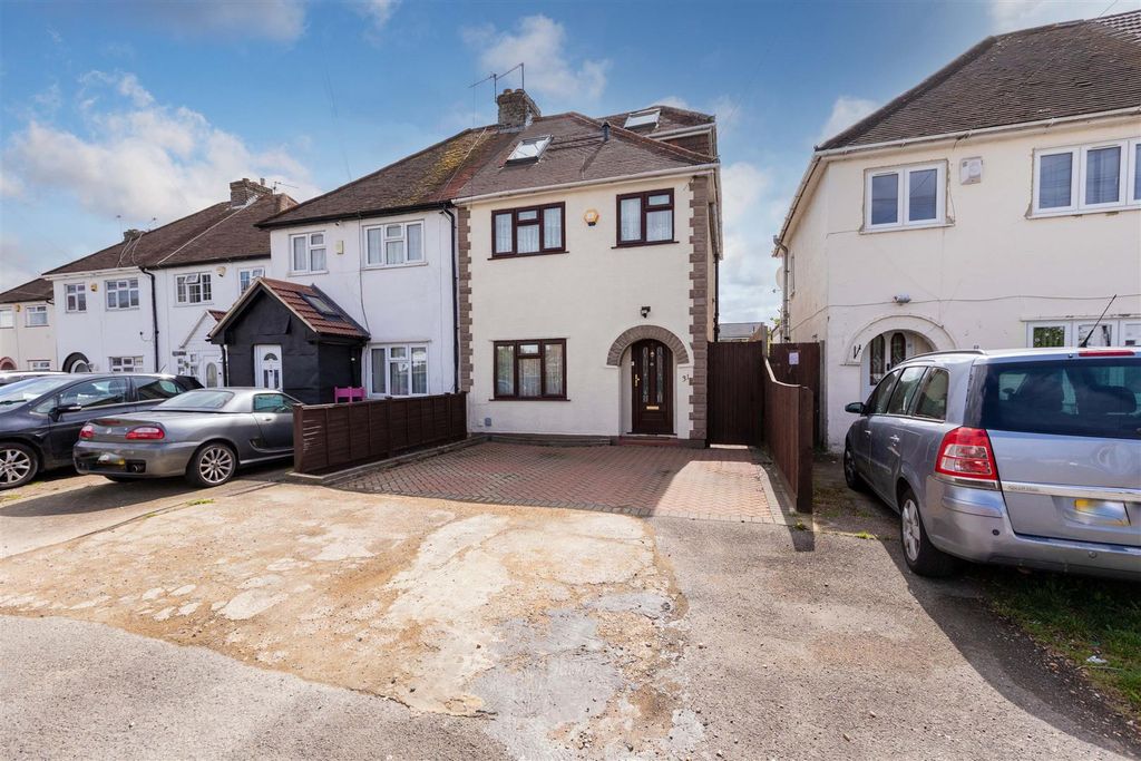 Property photo 1 of 17 31 Charter Road-4.Jpg