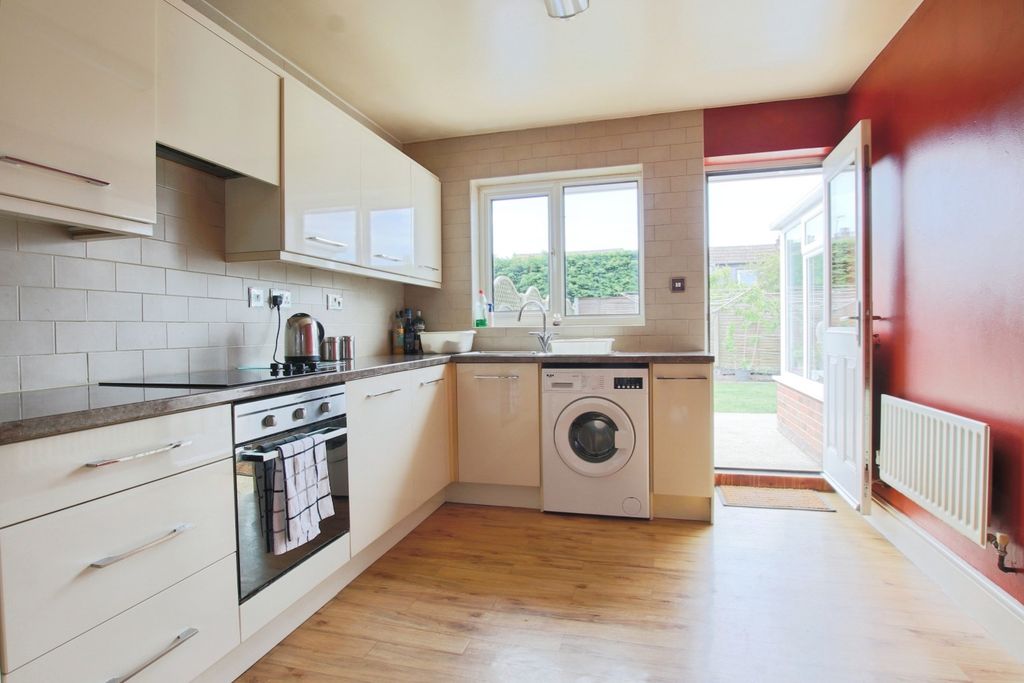 Property photo 2 of 16 4218546
