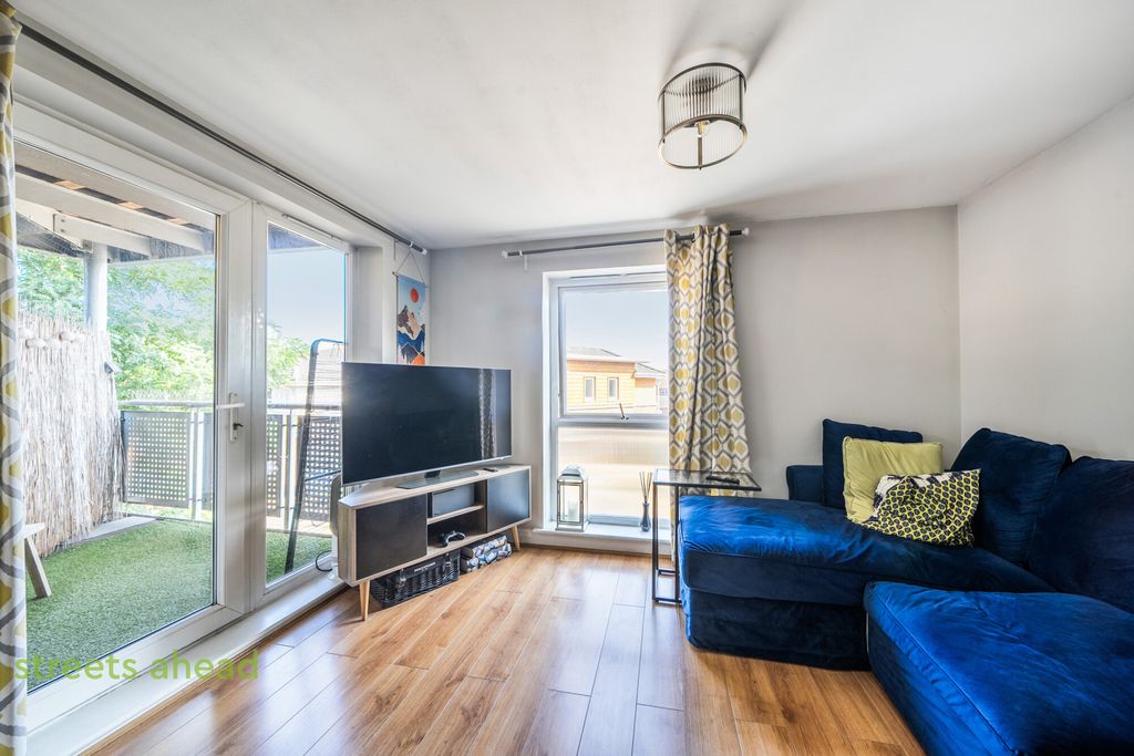 Property photo 3 of 23 3Ab89B13-742E-462...