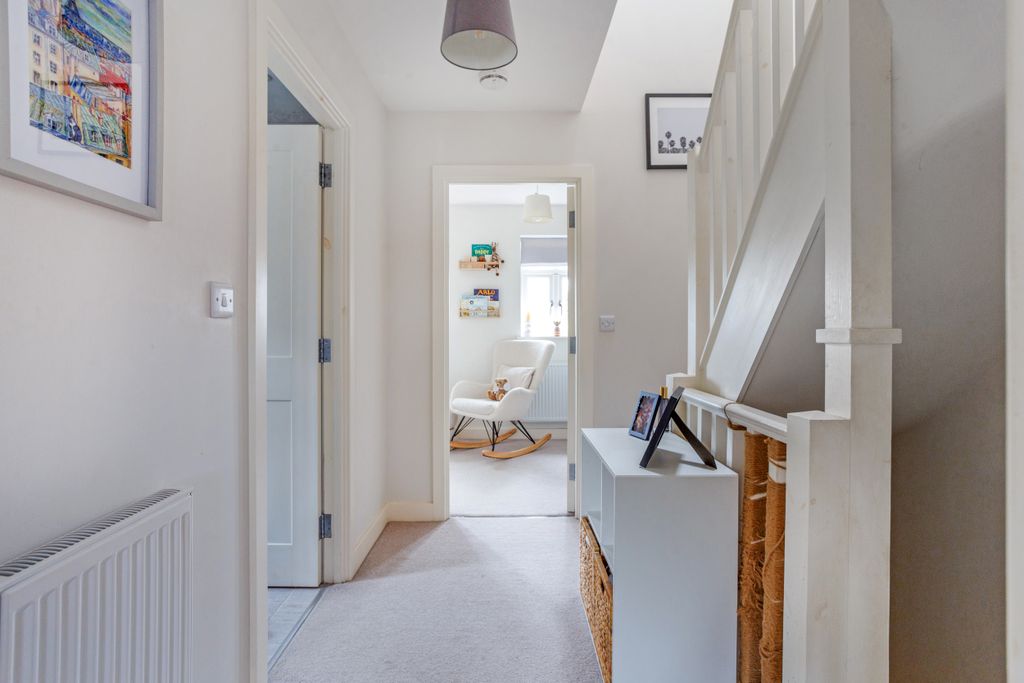 Property photo 3 of 13 Landing