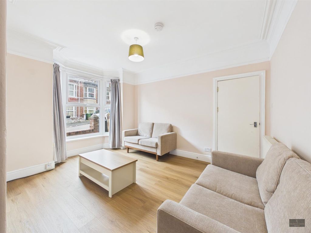 Property photo 2 of 32 Cam02887G0-Pr0727-Still002.Jpg