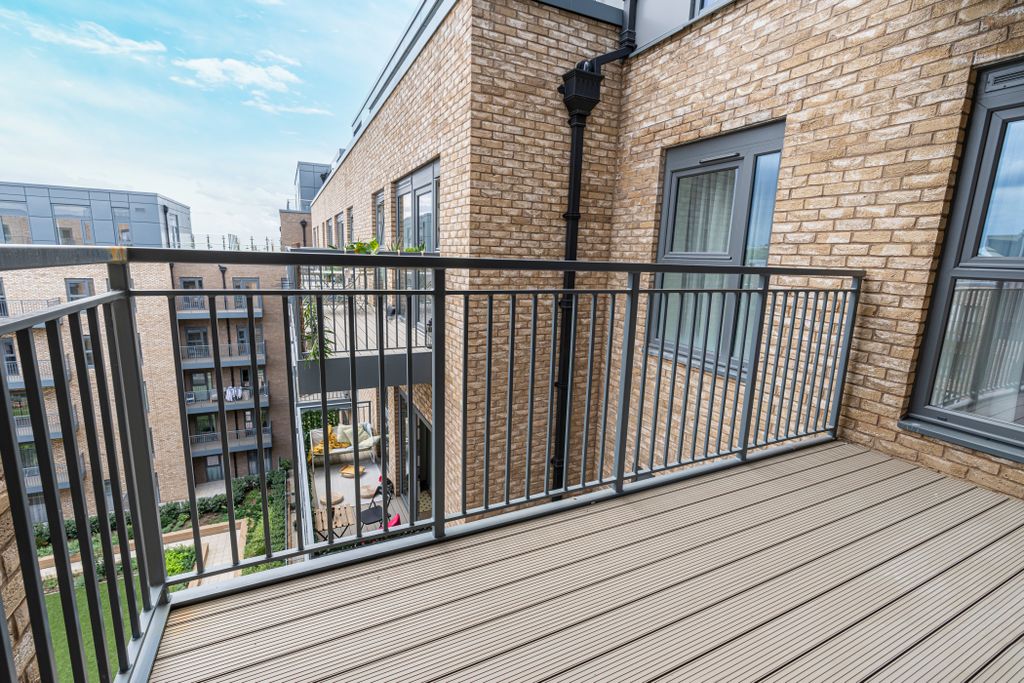 Property photo 2 of 24