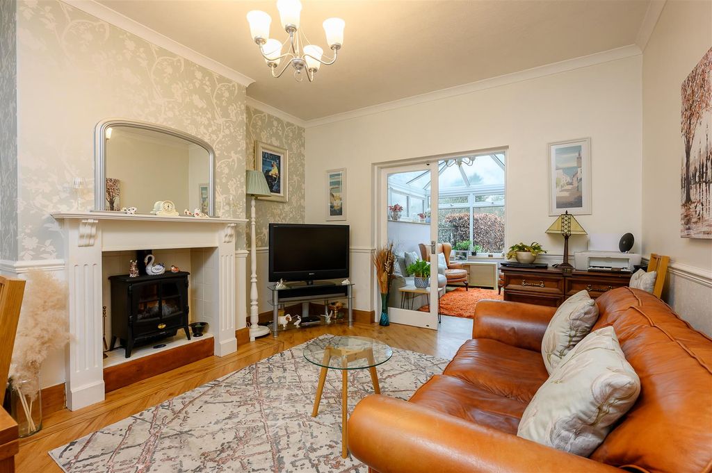 Property photo 3 of 21 Lounge/Dining Room